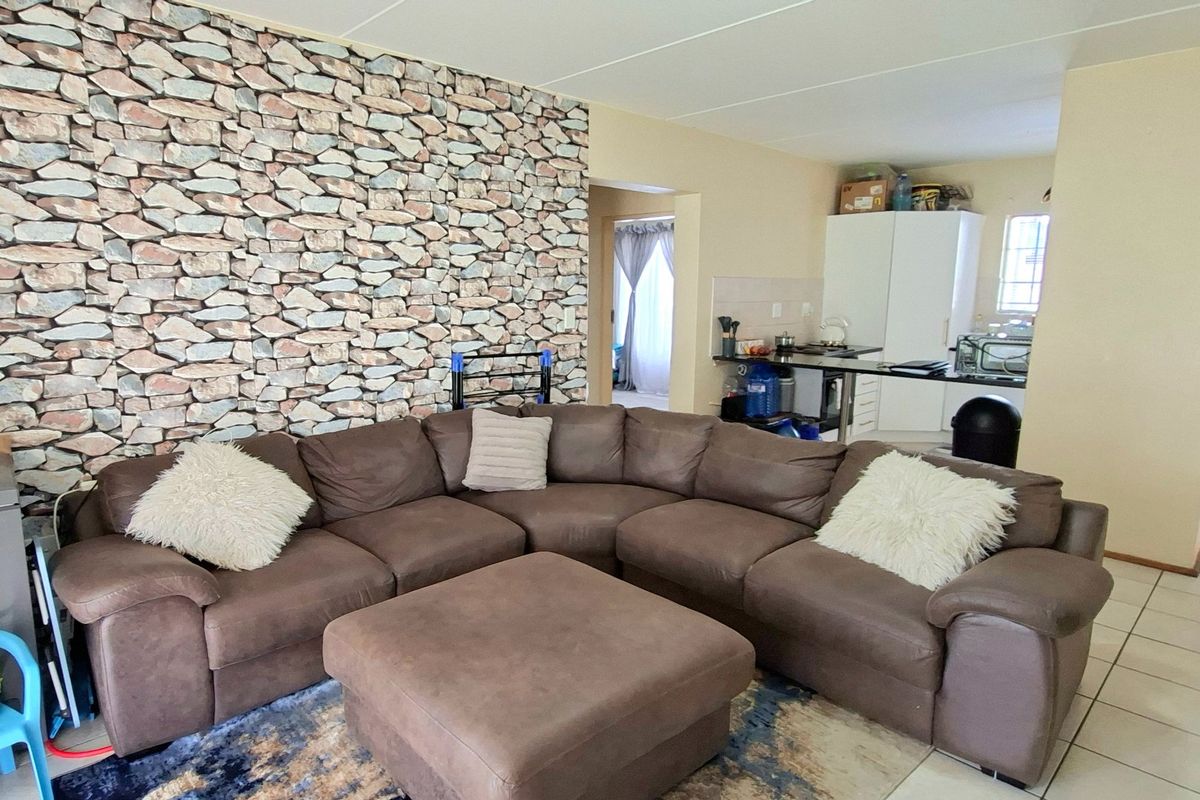 SPACIOUS GROUND FLOOR APARTMENT  - Photo 5