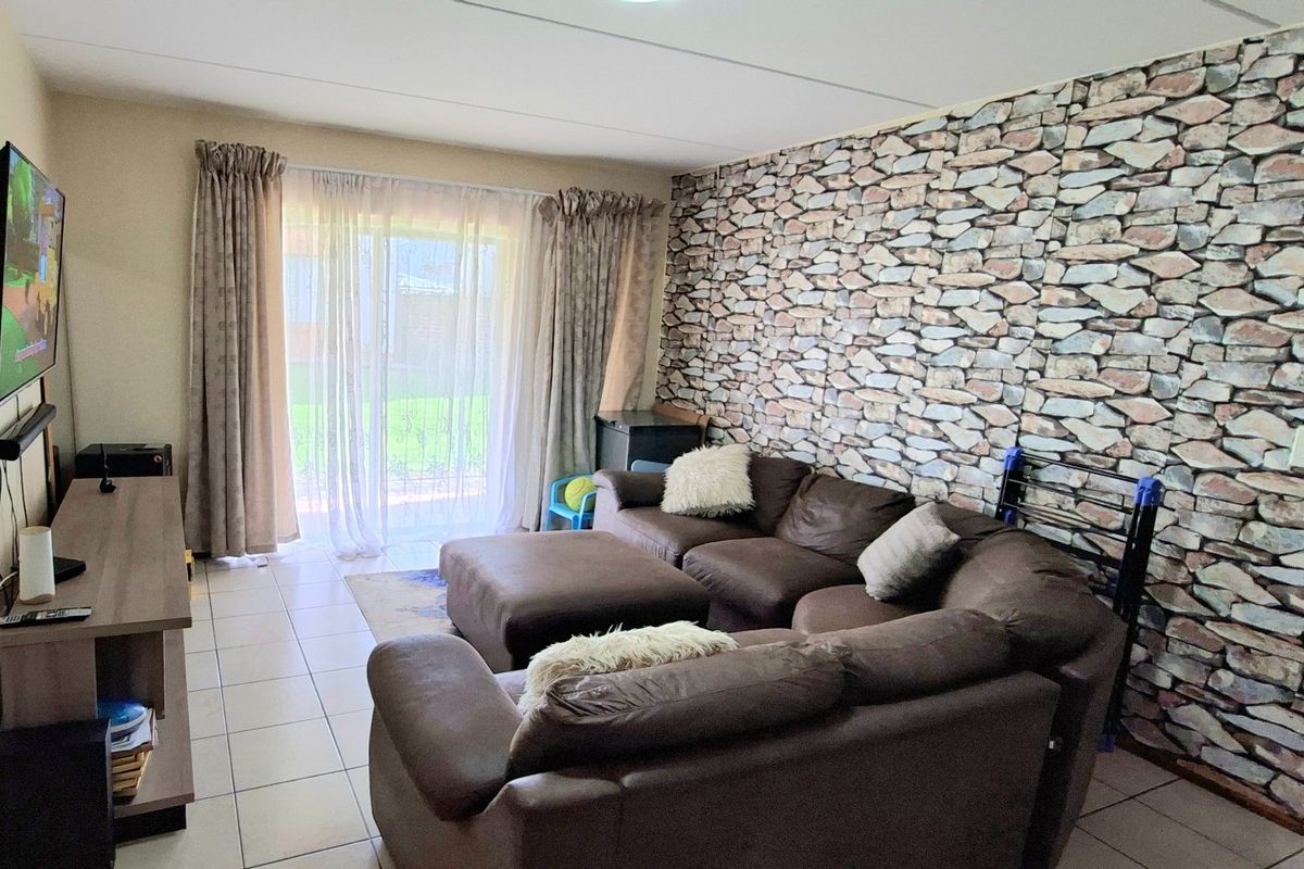 SPACIOUS GROUND FLOOR APARTMENT  - Photo 5