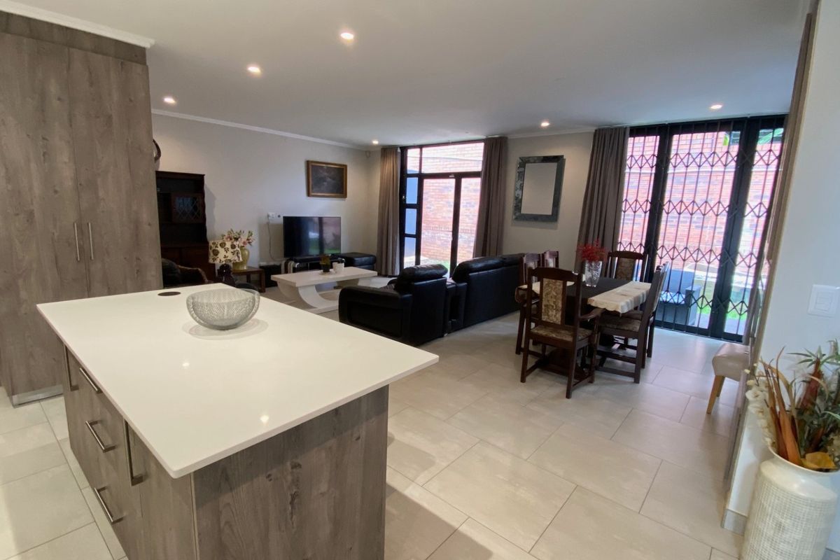 4 Bedroom Fully Furnished House for Rent in Bryanston - Photo 4