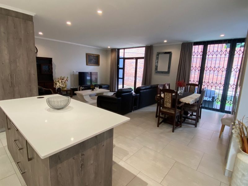 4 Bedroom Fully Furnished House for Rent in Bryanston - Photo 4