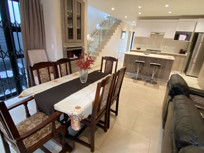 4 Bedroom Fully Furnished House for Rent in Bryanston - Photo 9