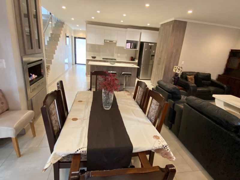 4 Bedroom Fully Furnished House for Rent in Bryanston - Photo 8