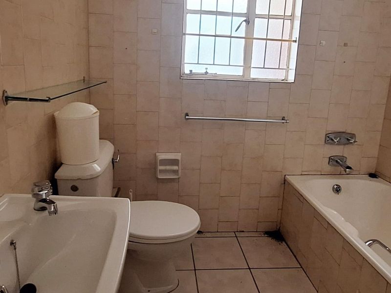 Modern 3 Bedroom Townhouse for Sale in Standerton Central – Prime Location & Comfortable Living - Photo 9