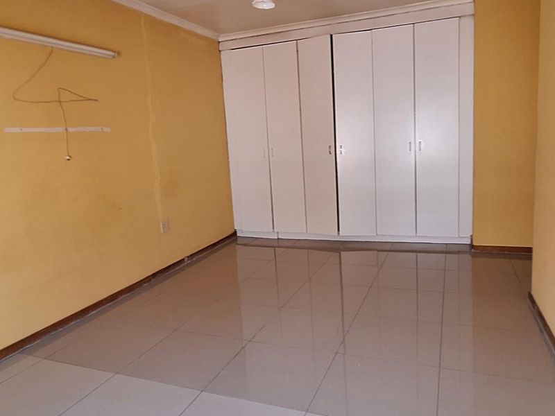 Modern 3 Bedroom Townhouse for Sale in Standerton Central – Prime Location & Comfortable Living - Photo 8