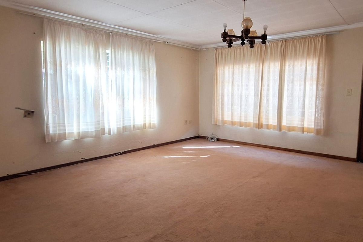 Modern 3 Bedroom Townhouse for Sale in Standerton Central – Prime Location & Comfortable Living - Photo 2