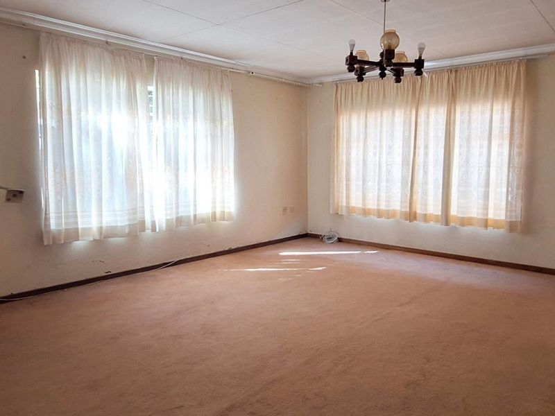 Modern 3 Bedroom Townhouse for Sale in Standerton Central – Prime Location & Comfortable Living - Photo 2