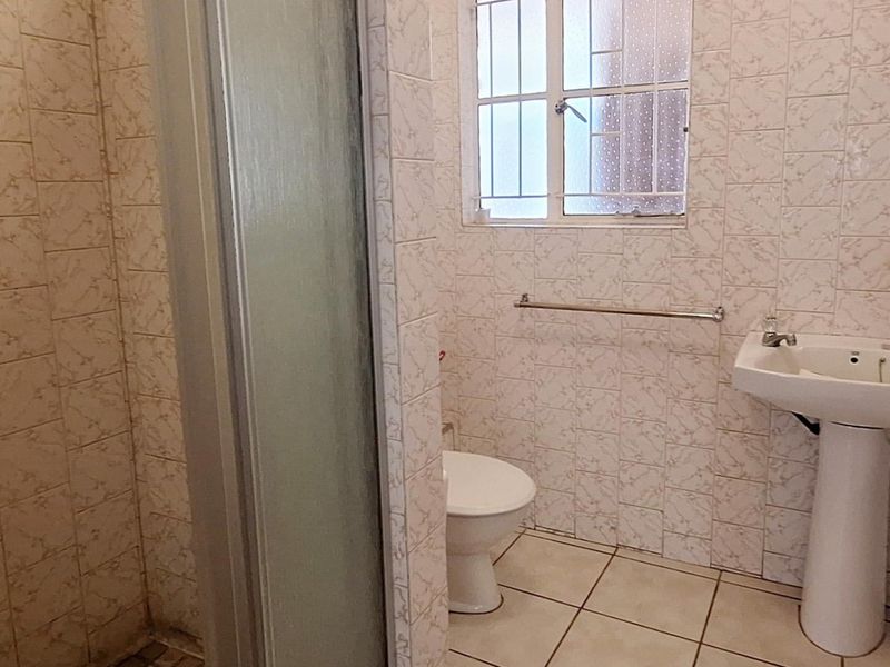 Modern 3 Bedroom Townhouse for Sale in Standerton Central – Prime Location & Comfortable Living - Photo 6