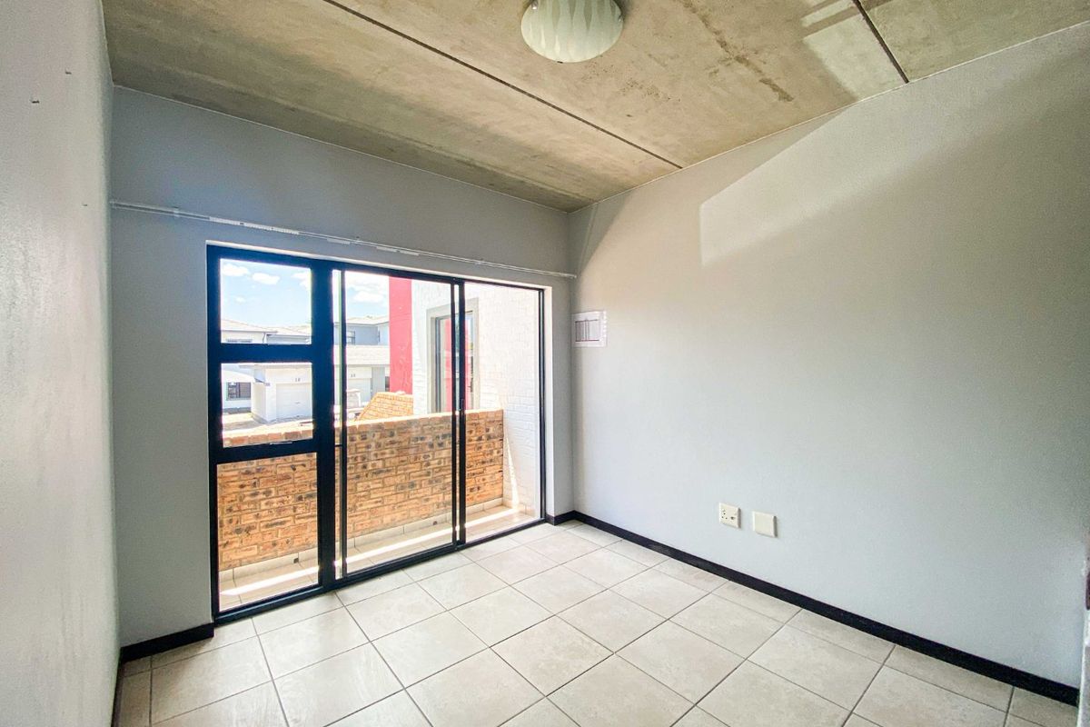 Two Bedroom Apartment To Let - Photo 2