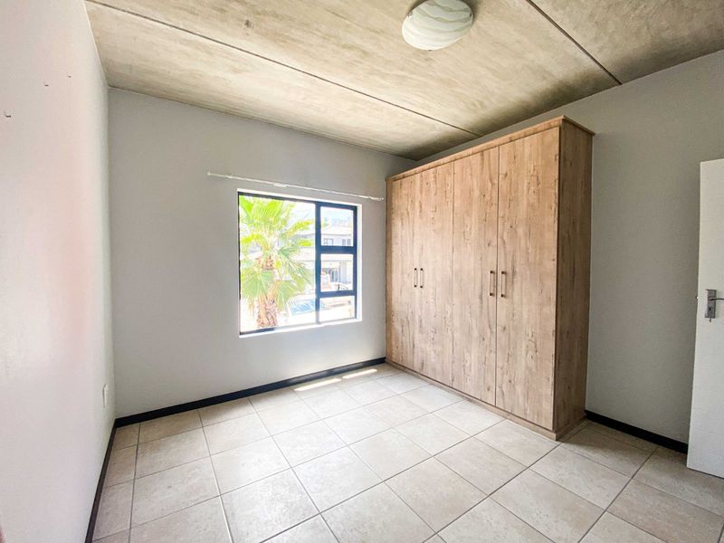 Two Bedroom Apartment To Let - Photo 9