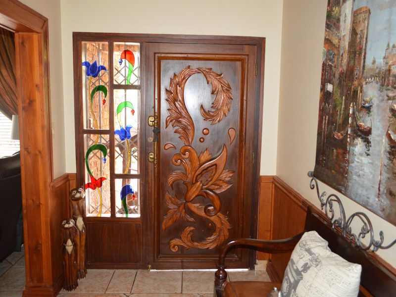 Elegant Family Residence with Exceptional Space & Refined Entertainment Appeal in Prime Flamwood - Photo 3