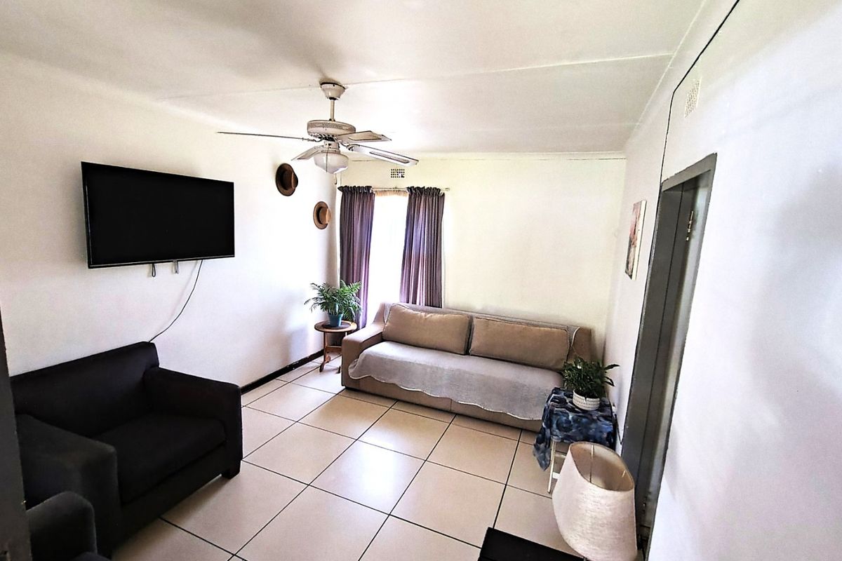 2 Bedroom Home with 1 Bedroom Flatlet - Photo 3