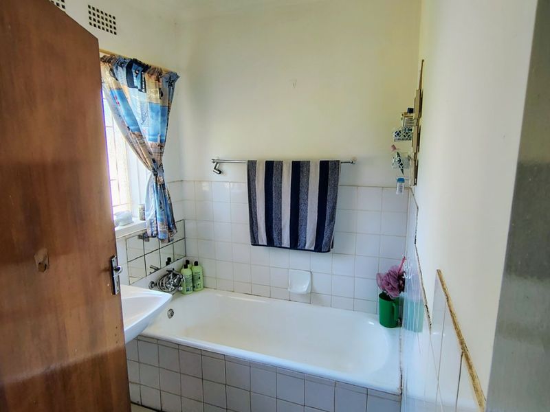 2 Bedroom Home with 1 Bedroom Flatlet - Photo 7