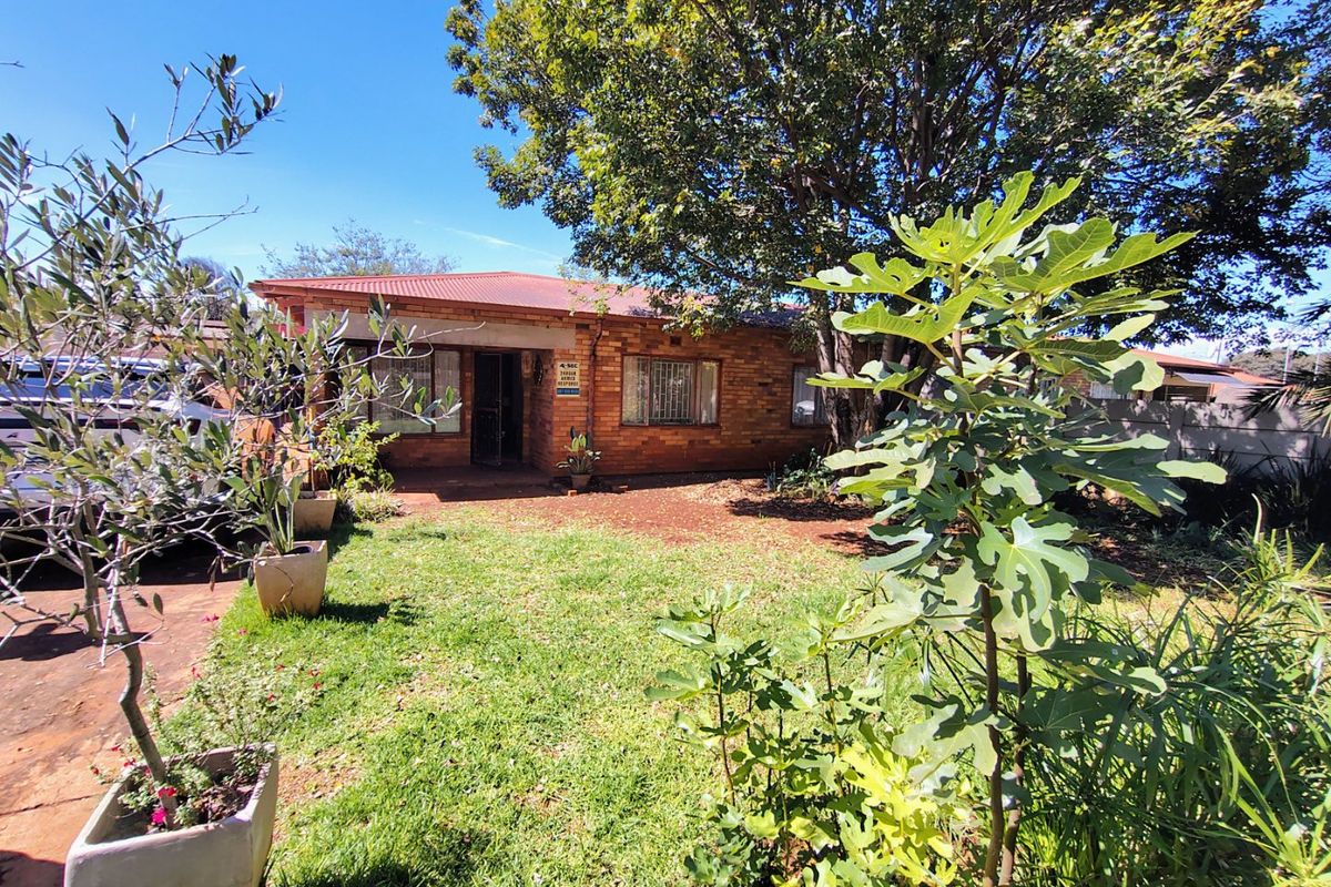 2 Bedroom Home with 1 Bedroom Flatlet - Photo 2