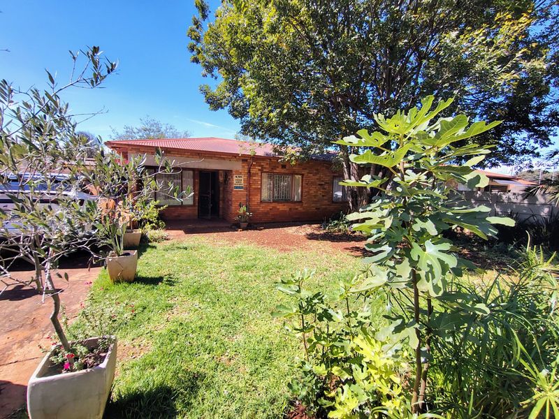 2 Bedroom Home with 1 Bedroom Flatlet - Photo 2