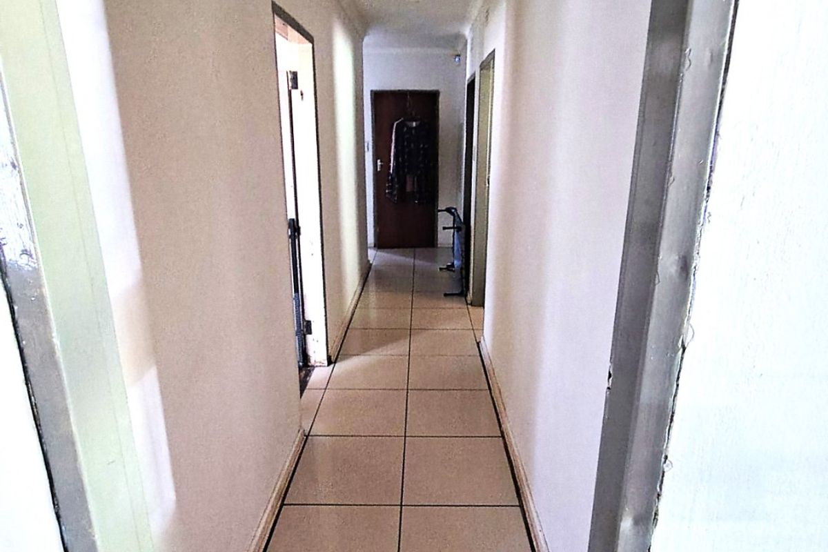 2 Bedroom Home with 1 Bedroom Flatlet - Photo 4