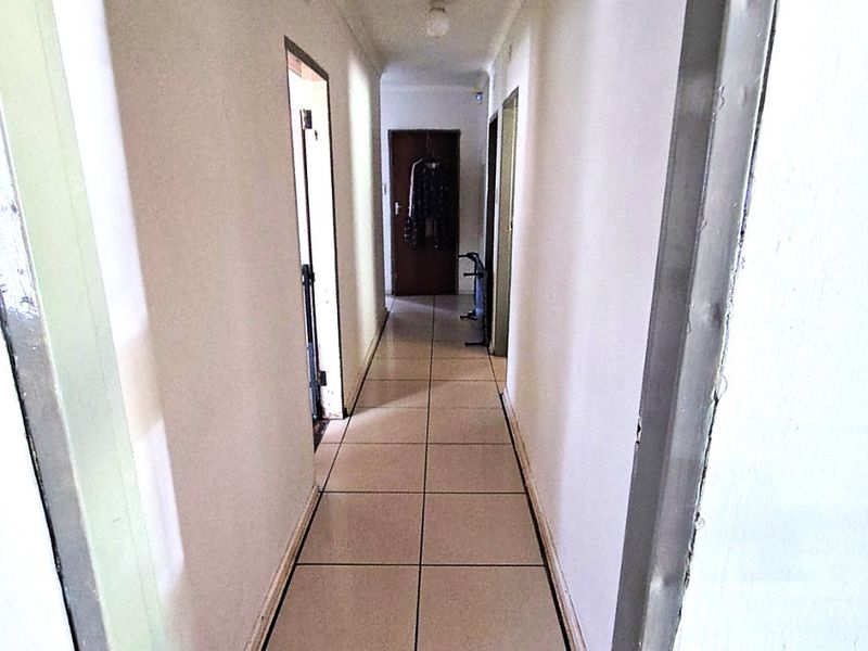 2 Bedroom Home with 1 Bedroom Flatlet - Photo 4