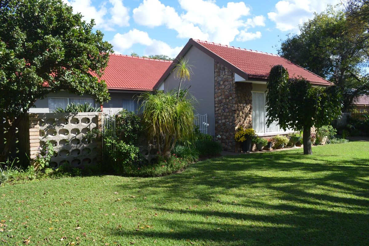 Family Haven in Flamwood with Fibre and Borehole - Photo 5