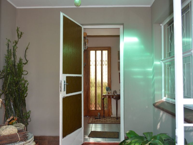 Family Haven in Flamwood with Fibre and Borehole - Photo 8