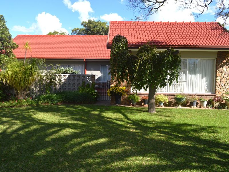 Family Haven in Flamwood with Fibre and Borehole - Photo 4