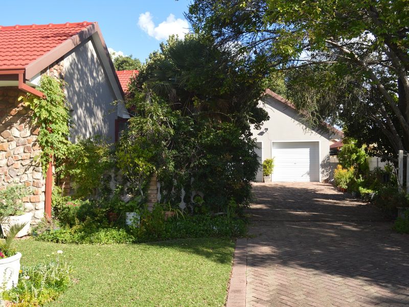 Family Haven in La hoff with Fibre and Borehole - Photo 3