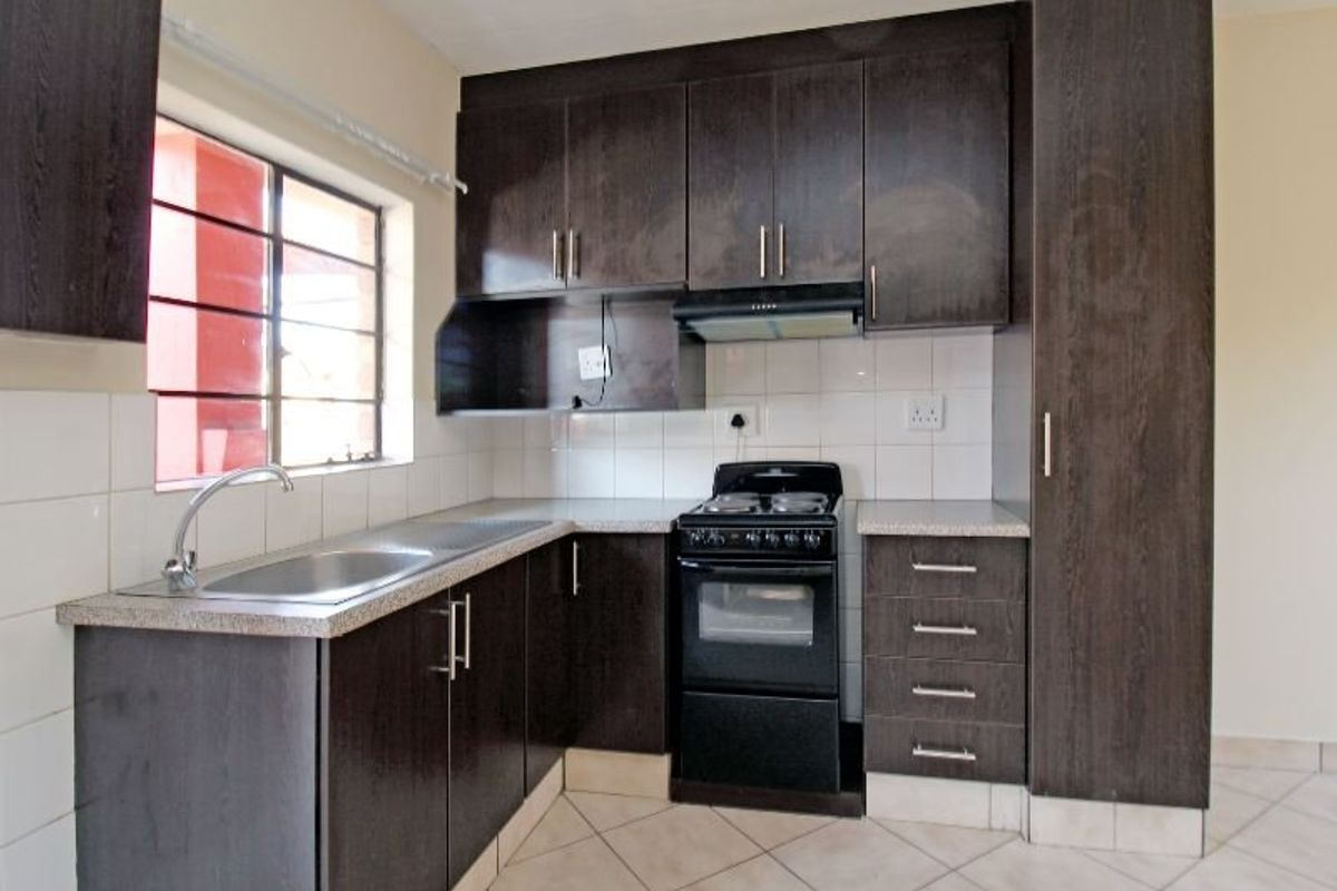 1 Bedroom Flat for Sale in Kempton Park  R320 000 - Photo 4