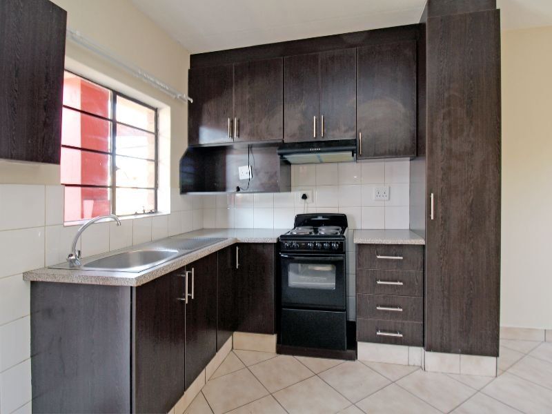 1 Bedroom Flat for Sale in Kempton Park  R320 000 - Photo 4
