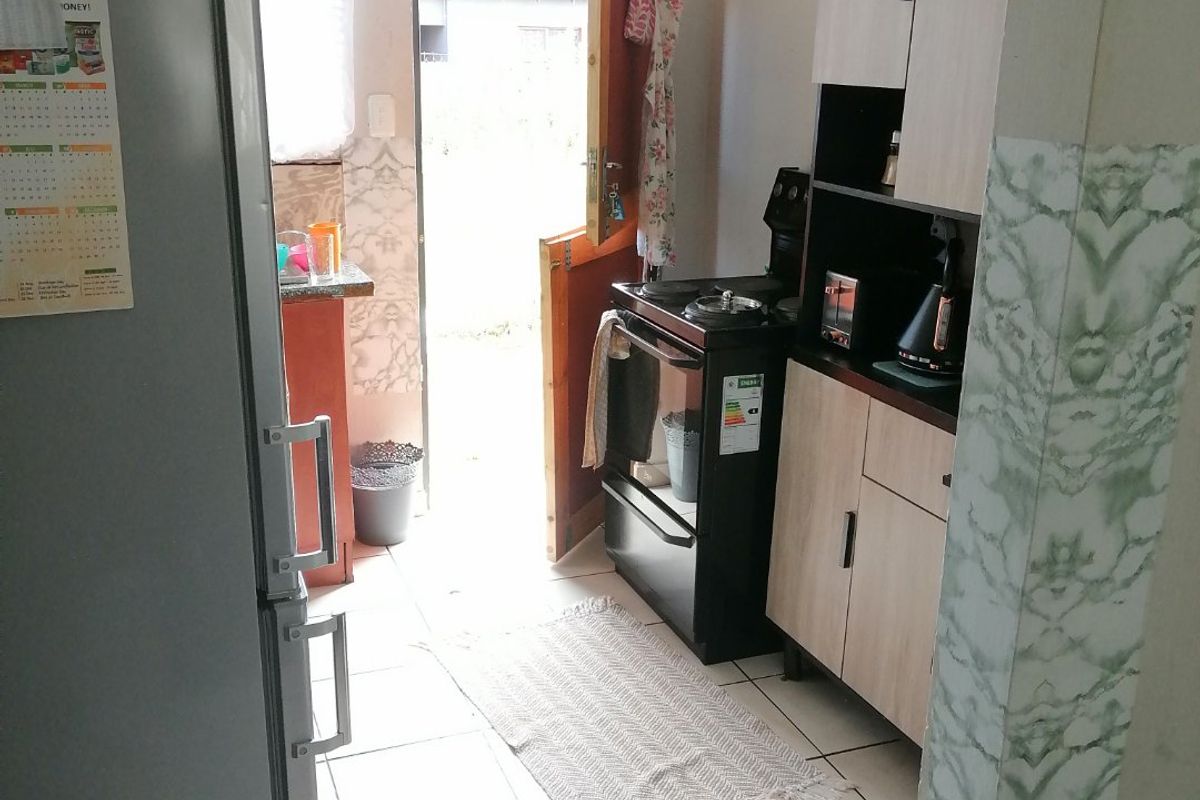 2 Bedroom House in Vanderbijlpark - Photo 4