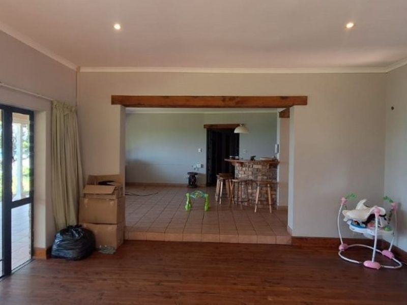 Spacious Family Home In Umtentweni With Beautiful Sea Views - Photo 10