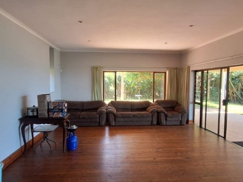 Spacious Family Home In Umtentweni With Beautiful Sea Views - Photo 9