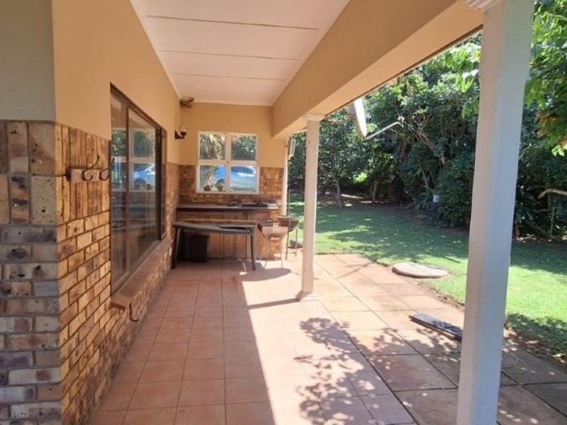 Spacious Family Home In Umtentweni With Beautiful Sea Views - Photo 7