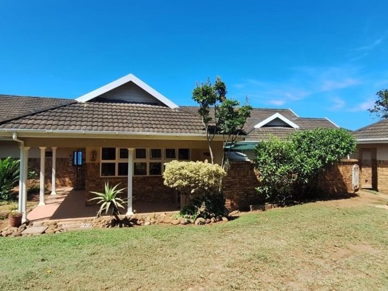 Spacious Family Home In Umtentweni With Beautiful Sea Views - Photo 1