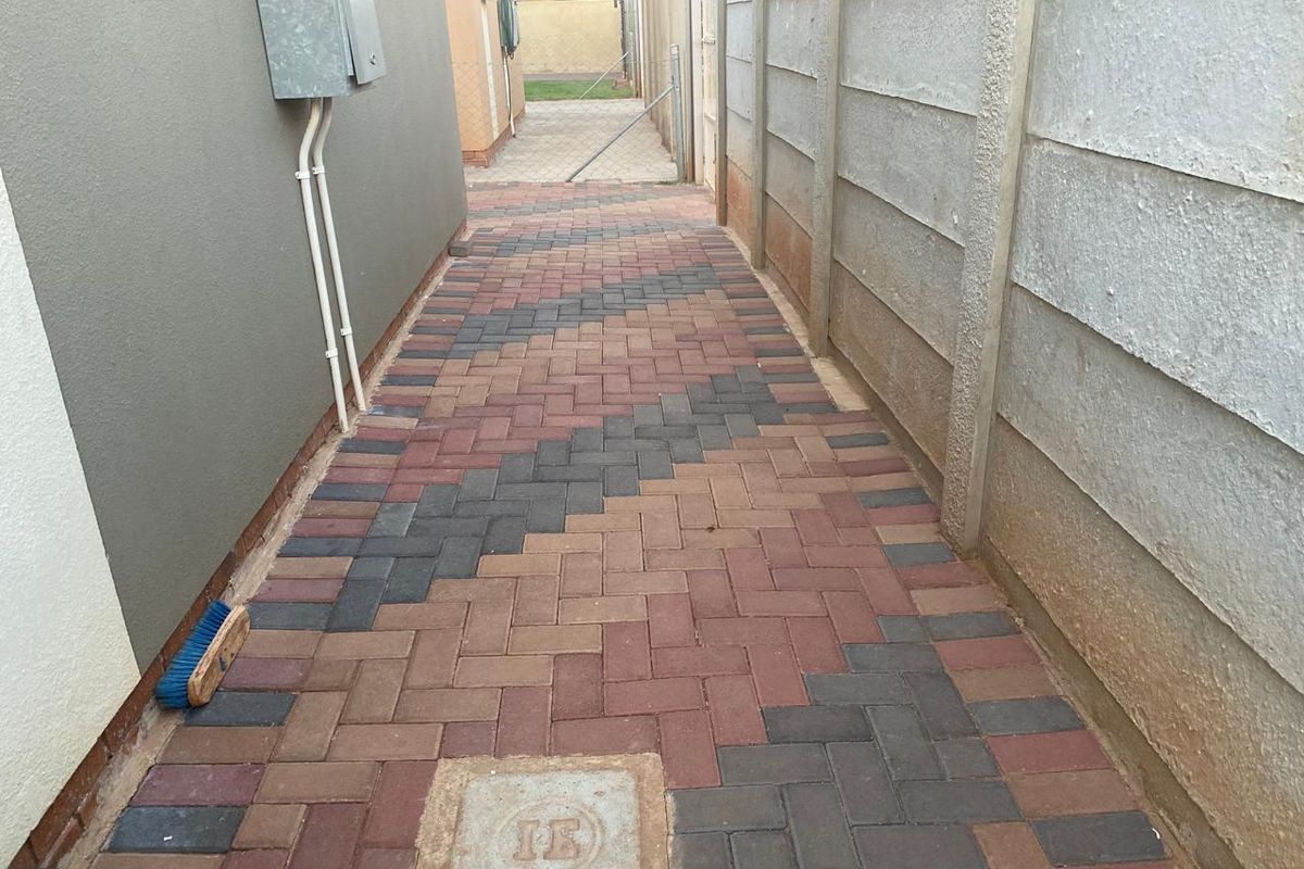 Cosy 2 Bedroom Home in Sky City, Alberton - Photo 5