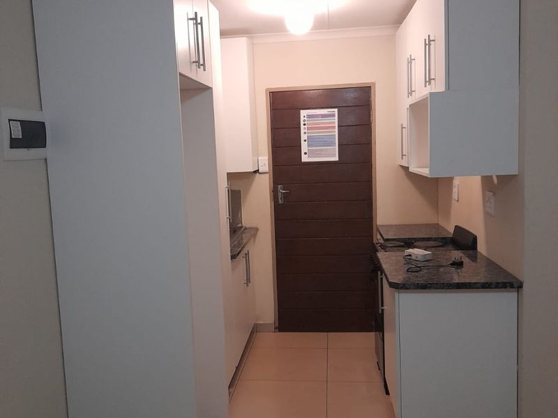 Cosy 2 Bedroom Home in Sky City, Alberton - Photo 6