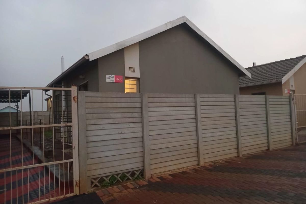 Cosy 2 Bedroom Home in Sky City, Alberton - Photo 3