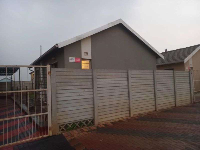 Cosy 2 Bedroom Home in Sky City, Alberton - Photo 3