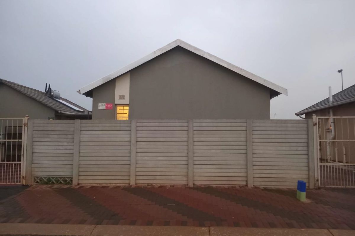 Cosy 2 Bedroom Home in Sky City, Alberton - Photo 2