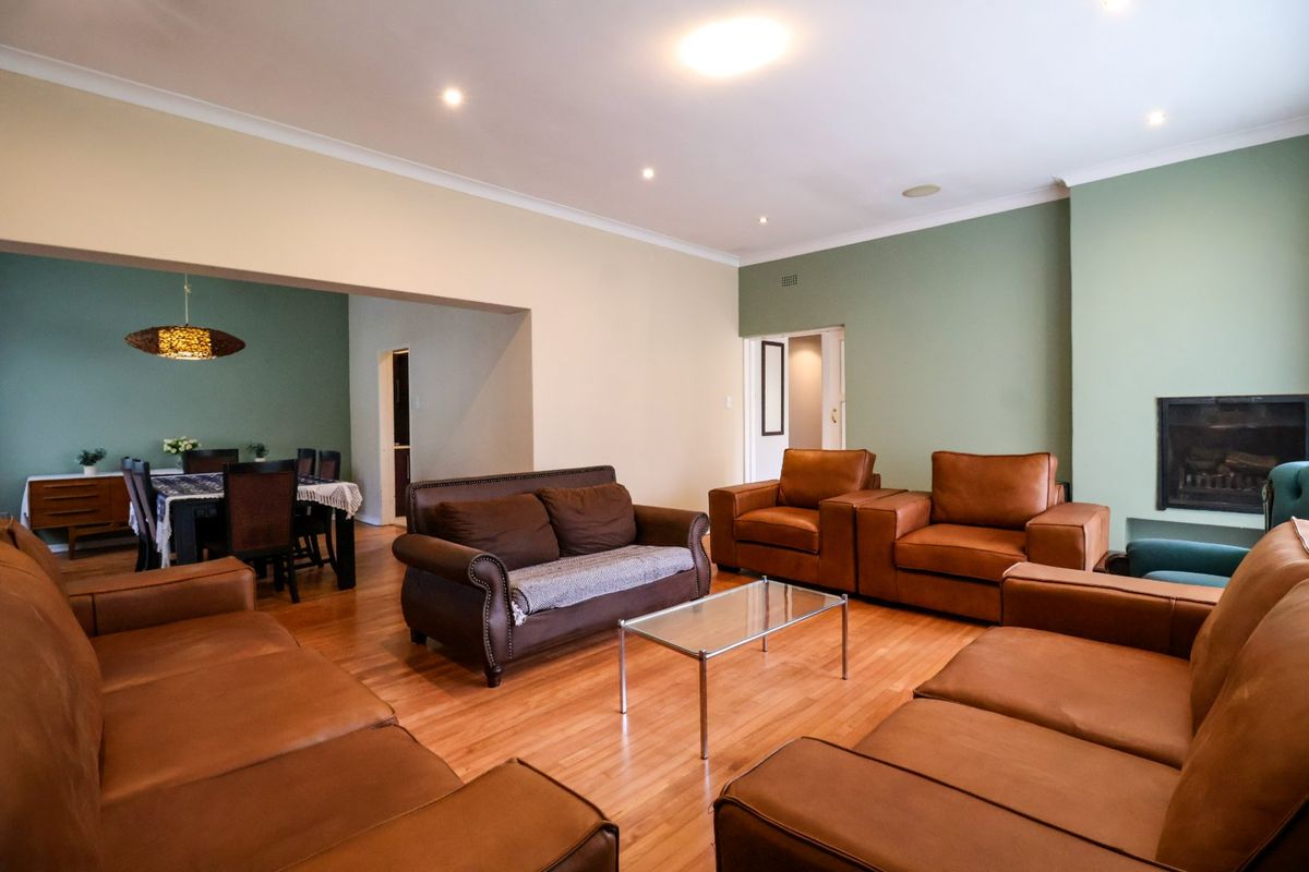 North facing 4 bedrom gem in Savoy Estate! - Photo 3