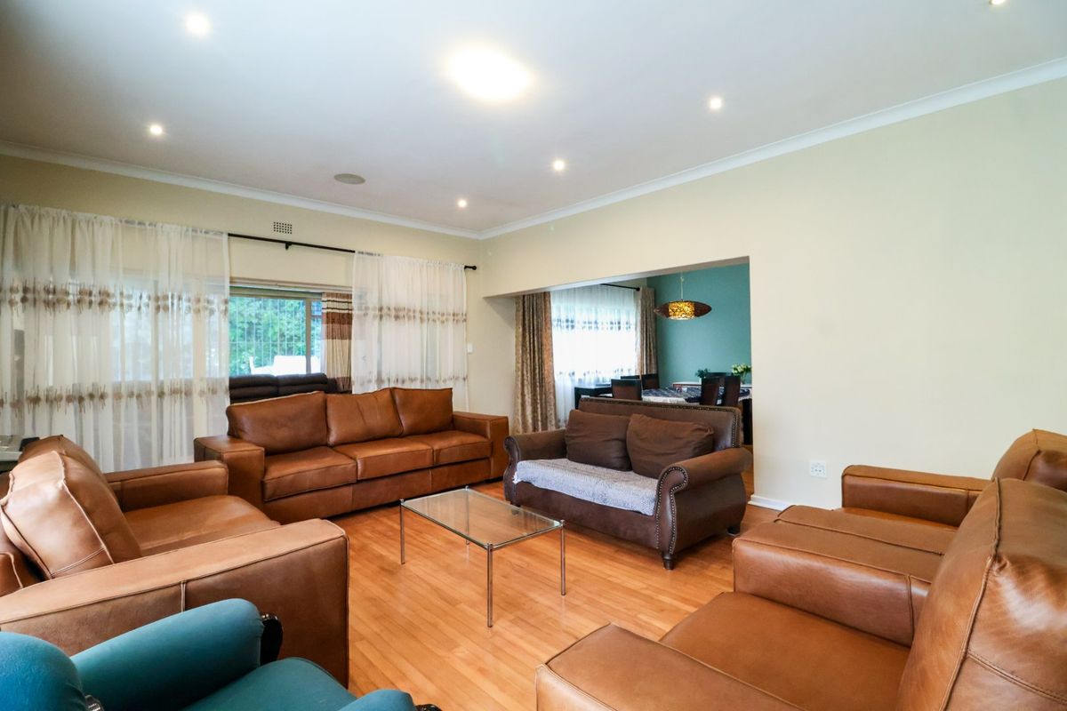 North facing 4 bedrom gem in Savoy Estate! - Photo 5