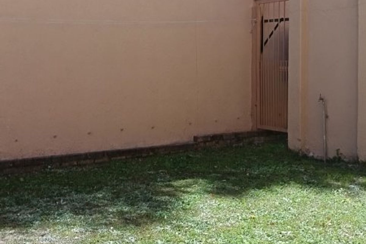 2 Bedroom Ground Floor Apartment for Sale in President Park, Midrand - Photo 3