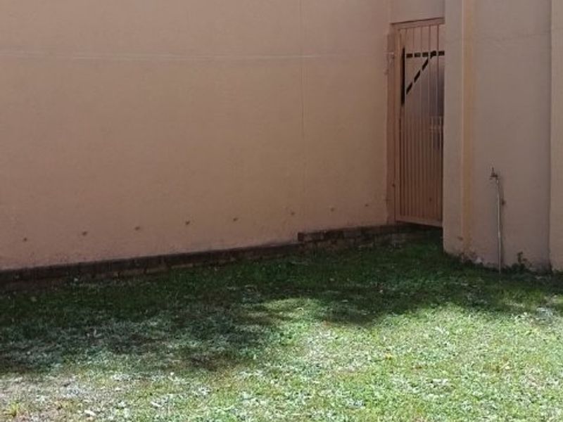 2 Bedroom Ground Floor Apartment for Sale in President Park, Midrand - Photo 3