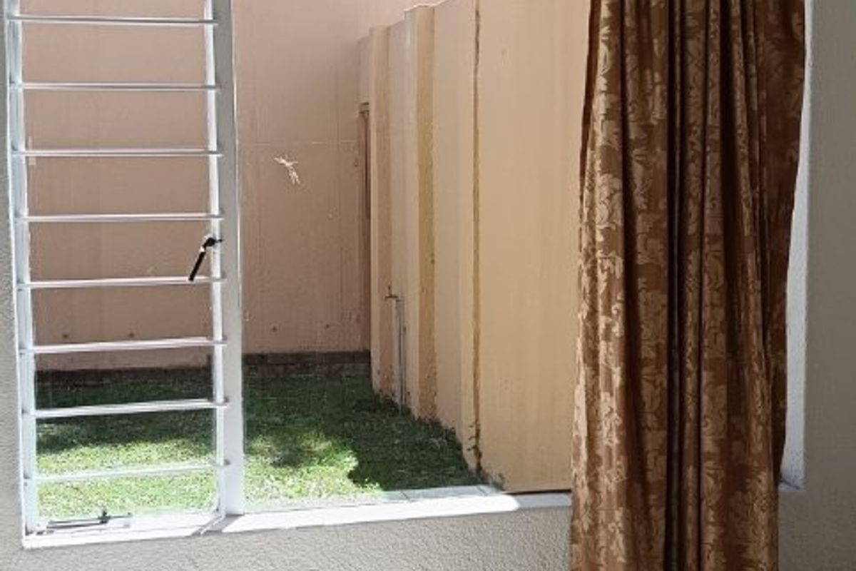 2 Bedroom Ground Floor Apartment for Sale in President Park, Midrand - Photo 2