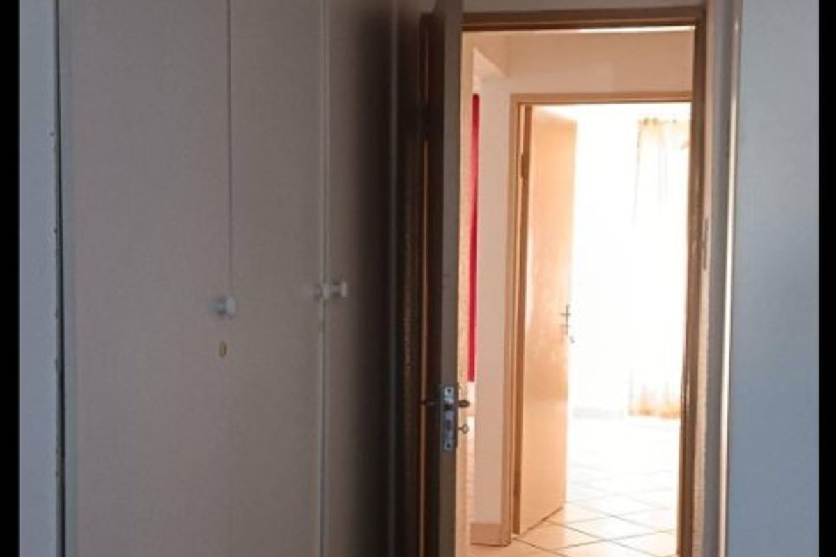 2 Bedroom Ground Floor Apartment for Sale in President Park, Midrand - Photo 5