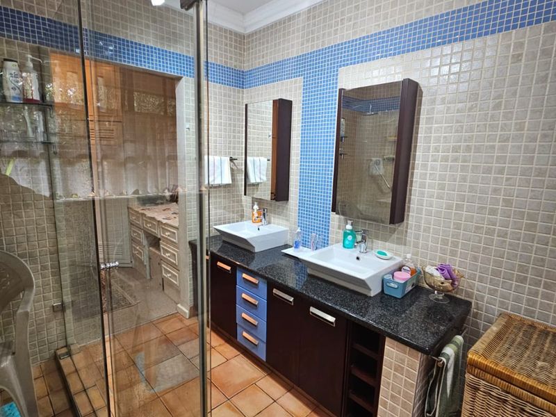 Hidden Gem in the Heart of Brooklyn – Spacious 4 Bedroom Home - Photo 9