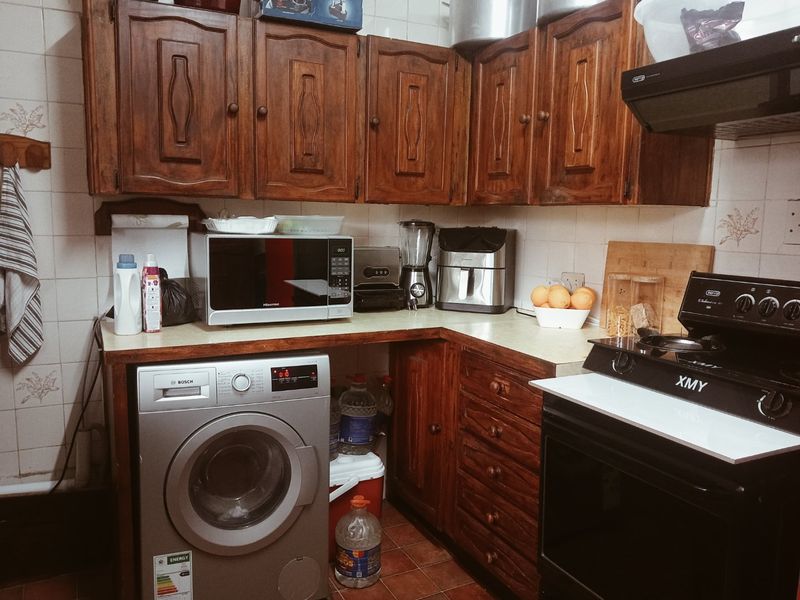 Lovely 3 bedroom 1 bathroom Home with a pool - Photo 6