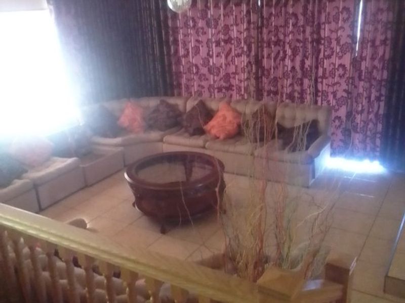 Spacious Family Living with a Splash of Comfort! - Photo 8