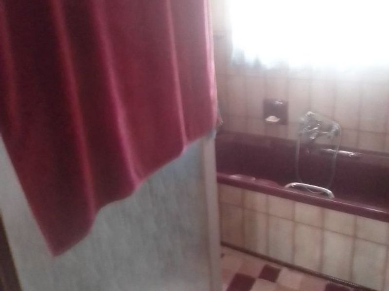 Spacious Family Living with a Splash of Comfort! - Photo 6