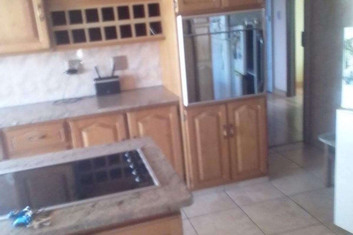 Spacious Family Living with a Splash of Comfort! - Photo 4