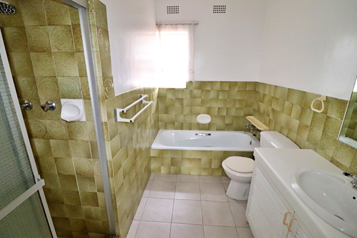 Charming 2-Bedroom Simplex with Beautiful Garden Retreat - Photo 4