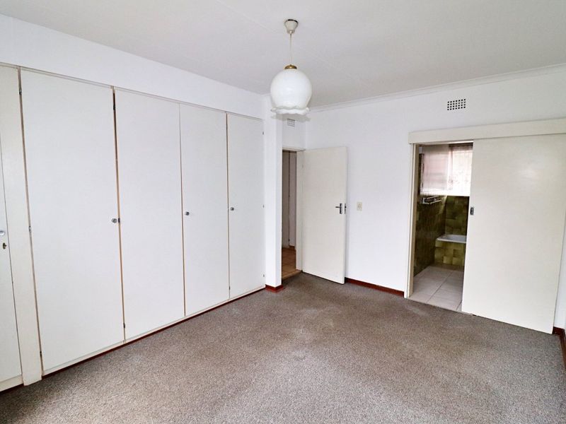 Charming 2-Bedroom Simplex with Beautiful Garden Retreat - Photo 6