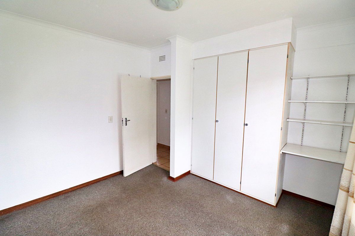 Charming 2-Bedroom Simplex with Beautiful Garden Retreat - Photo 5